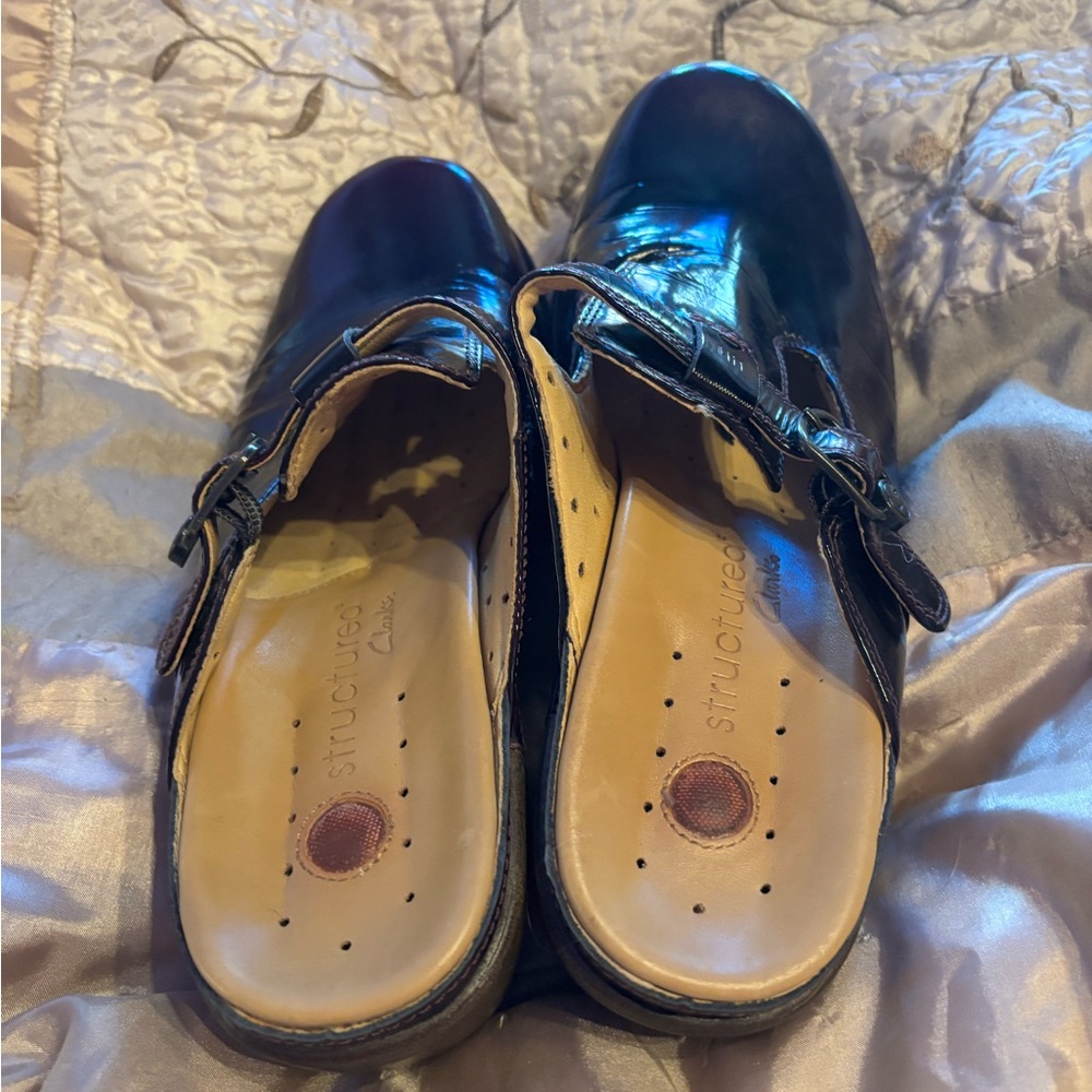 Clark’s Structured Clogs in dark wine - Picture 2 of 15